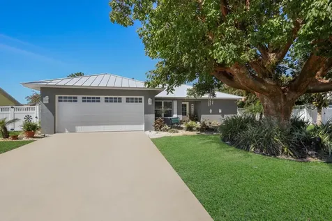 1806 72nd Street W Bradenton FL 34209