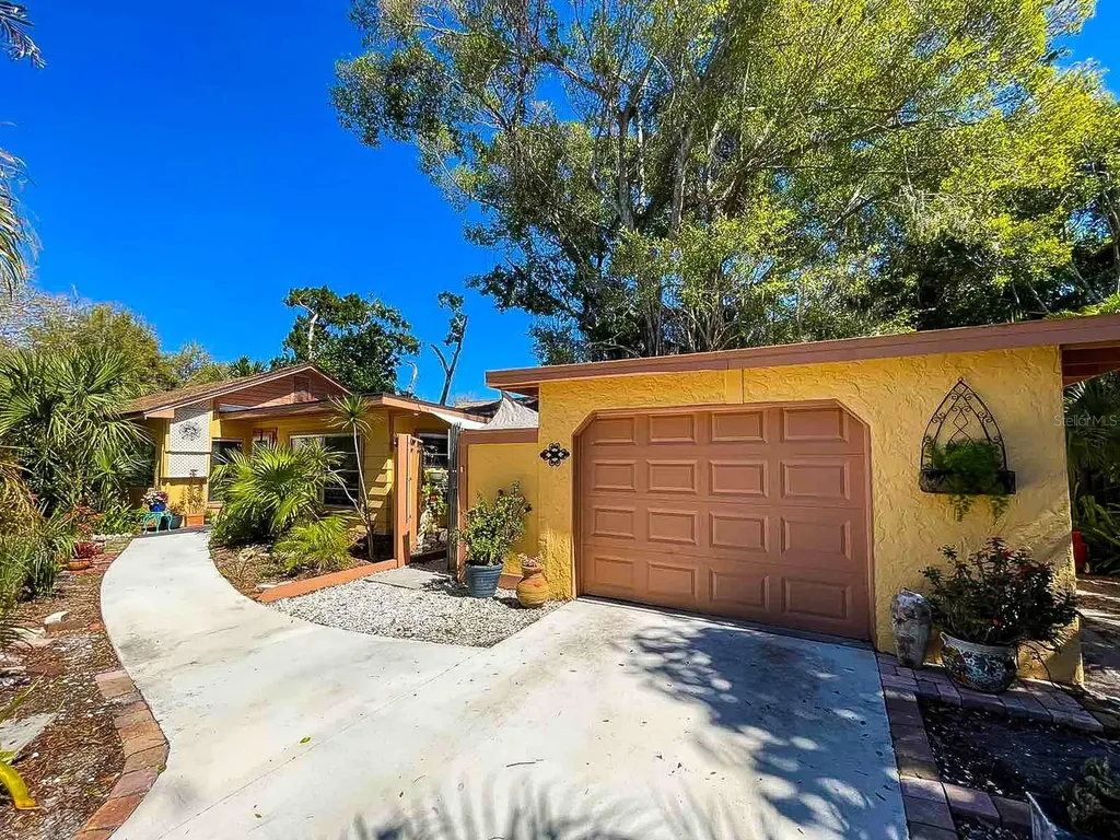2236 Ixora Avenue Sarasota FL 34234