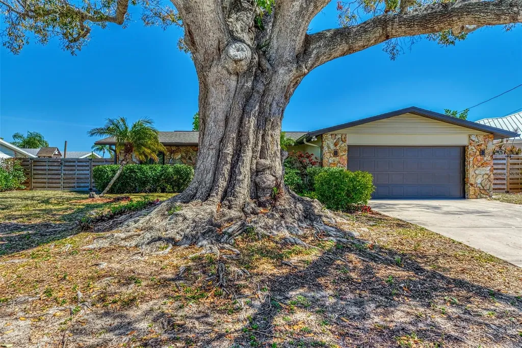 5595 Merrimac Drive Sarasota FL 34231