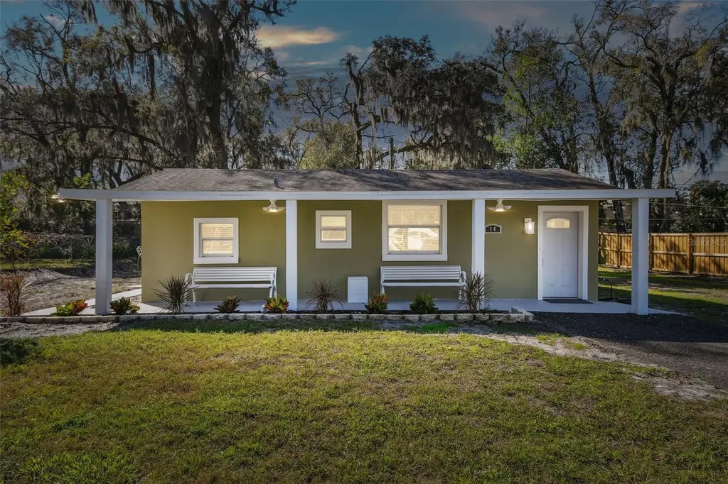 14 Oak Circle Deland FL 32724