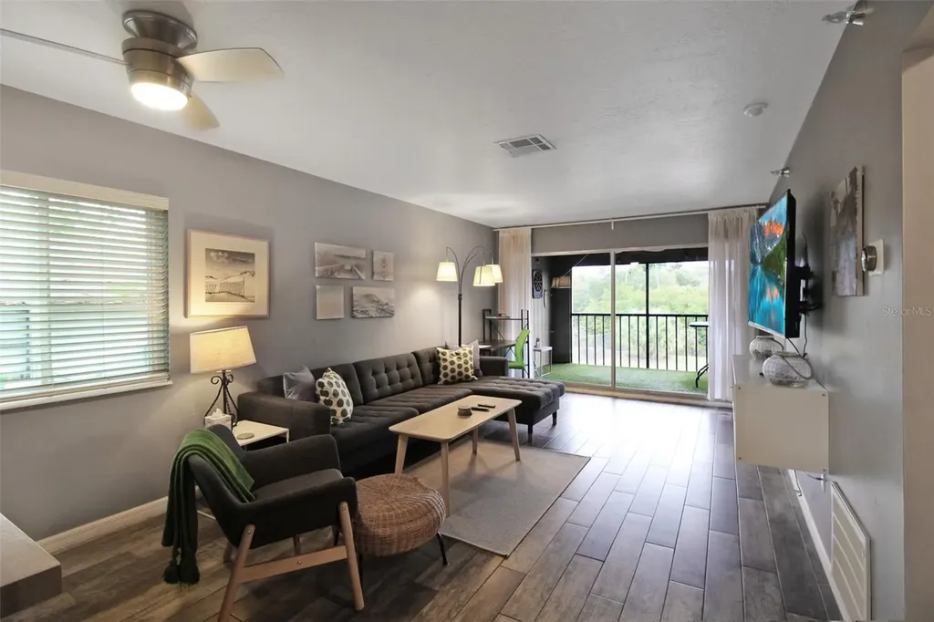 2124 N Tamiami Trail Sarasota FL 34234