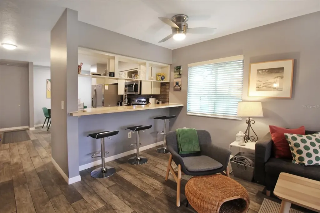 2124 N Tamiami Trail Sarasota FL 34234