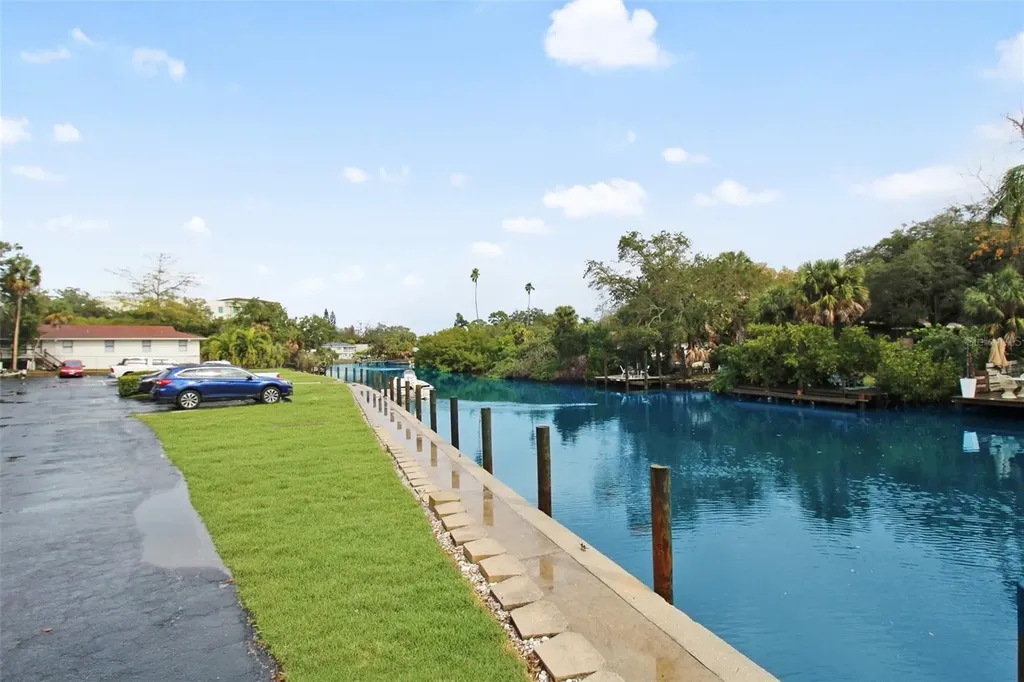 2124 N Tamiami Trail Sarasota FL 34234