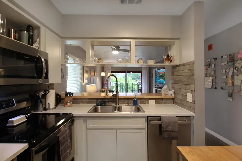 2124 N Tamiami Trail Sarasota FL 34234