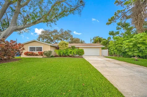 6673 11th Avenue N St Petersburg FL 33710