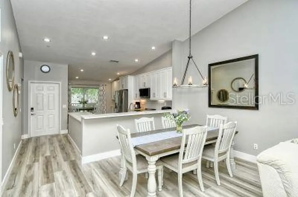 9560 High Gate Drive Sarasota FL 34238