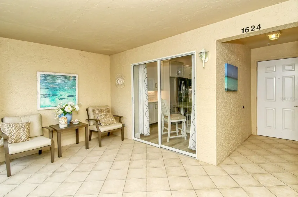 9560 High Gate Drive Sarasota FL 34238