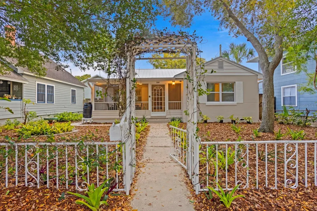 224 12th Avenue N St Petersburg FL 33701