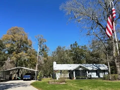 7810 Lake Avenue Fanning Springs FL 32693