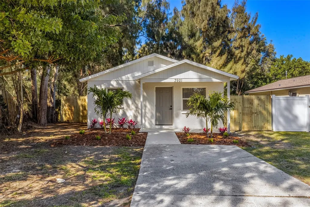 3921 9th Avenue S St Petersburg FL 33711
