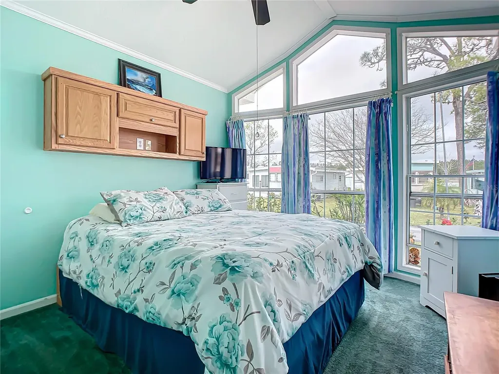 92 Eagle Point S Osteen FL 32764