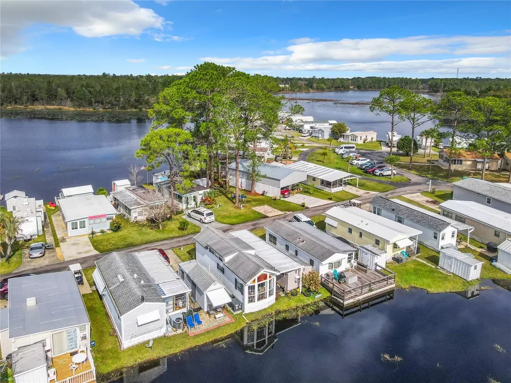 92 Eagle Point S Osteen FL 32764