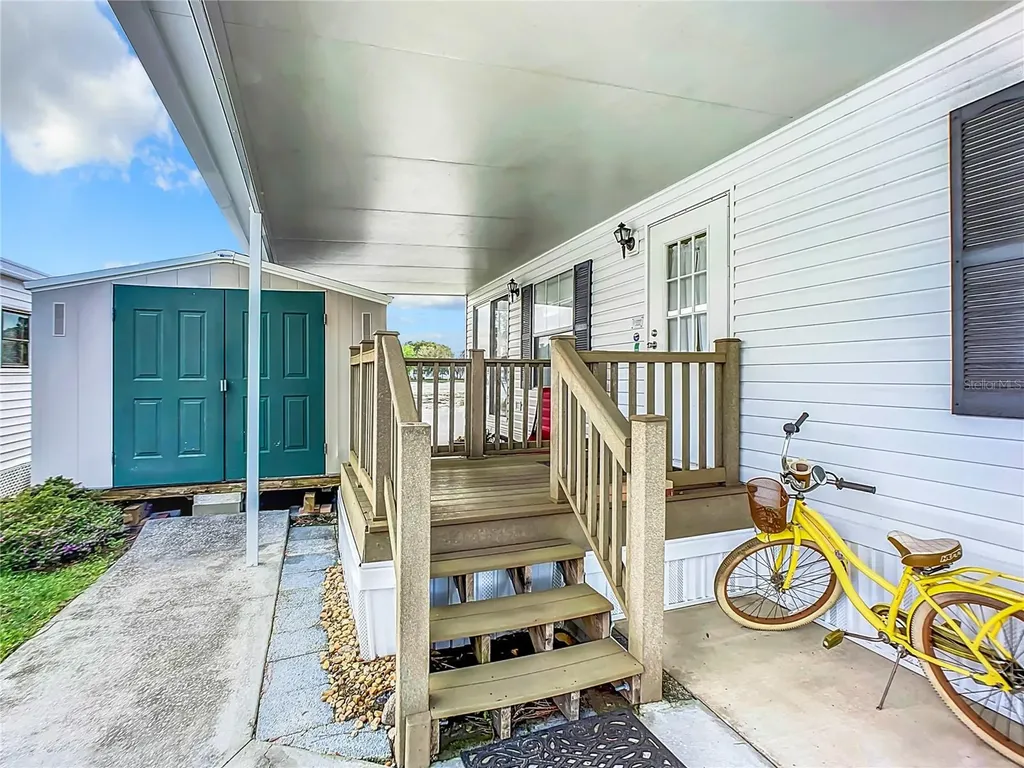 92 Eagle Point S Osteen FL 32764