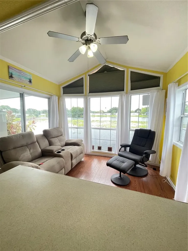 92 Eagle Point S Osteen FL 32764