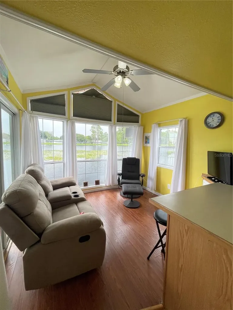92 Eagle Point S Osteen FL 32764