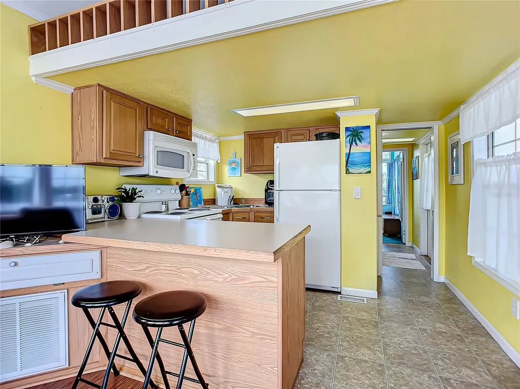 92 Eagle Point S Osteen FL 32764