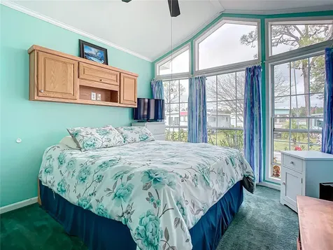 92 Eagle Point S Osteen FL 32764