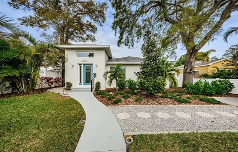 321 28th Avenue N St Petersburg FL 33704