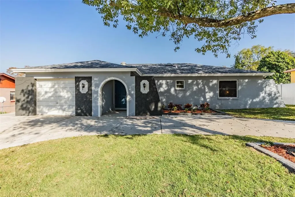 2104 Whitney Place Valrico FL 33594