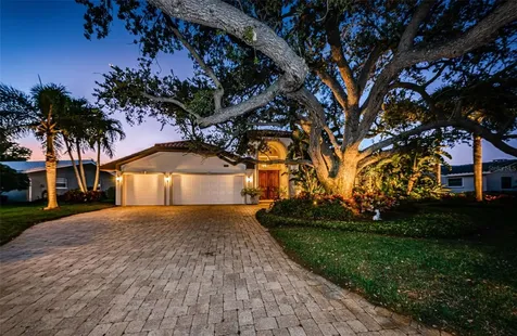 1923 Iowa Avenue NE St Petersburg FL 33703
