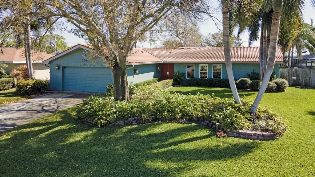 6241 Tanglewood Drive NE St Petersburg FL 33702