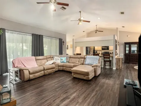 2902 Pine Club Drive Plant City FL 33566