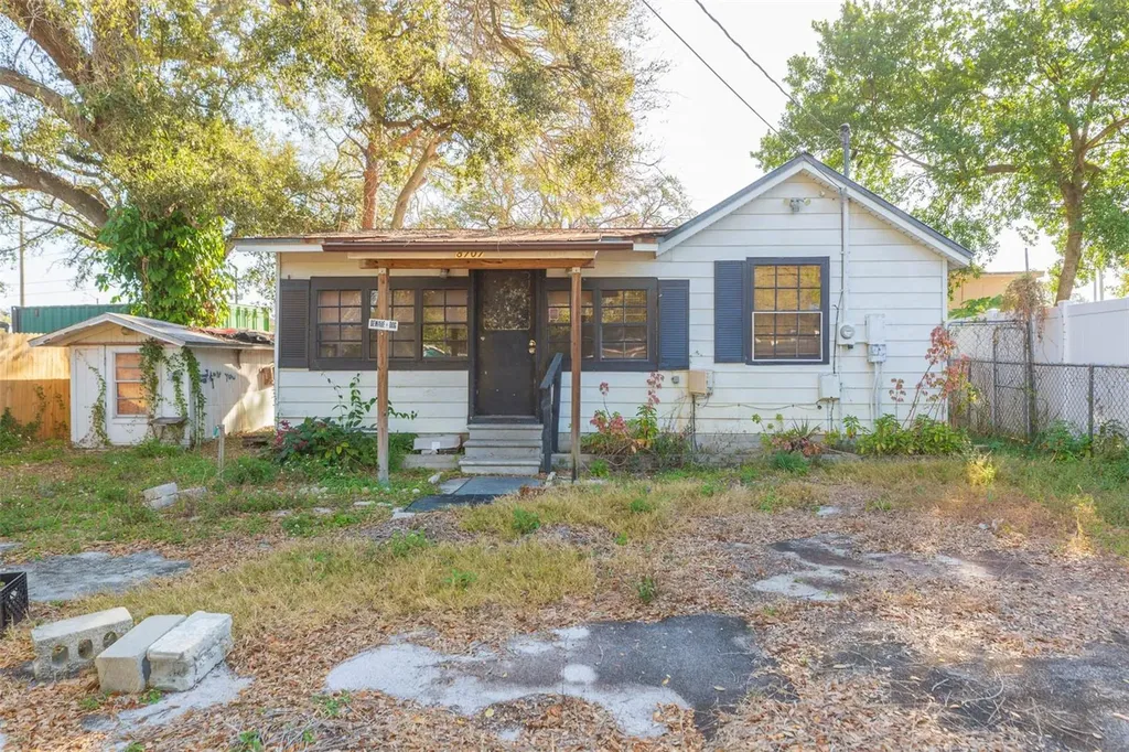 8707 N 39th Street Tampa FL 33604