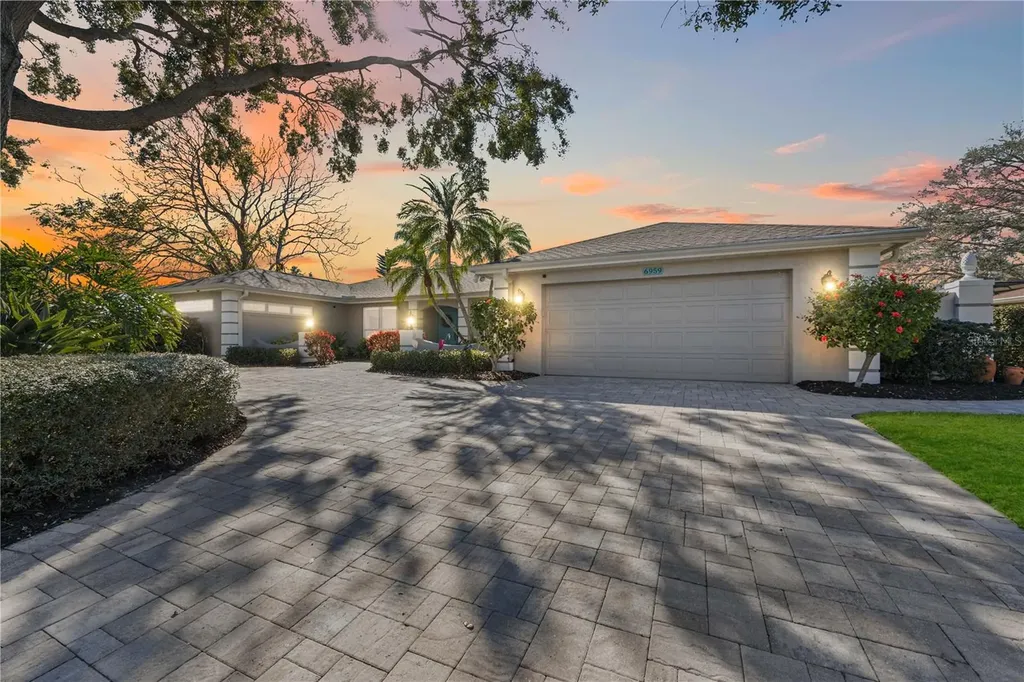 6959 Country Lakes Circle Sarasota FL 34243