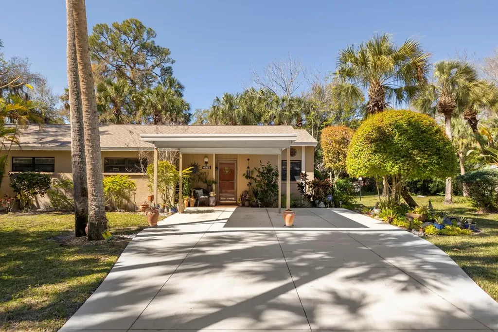 4975 Village Gardens Drive Sarasota FL 34234