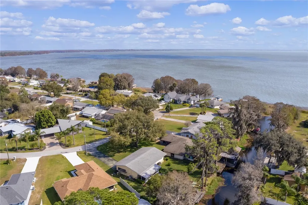 33832 Linda Lane Leesburg FL 34788
