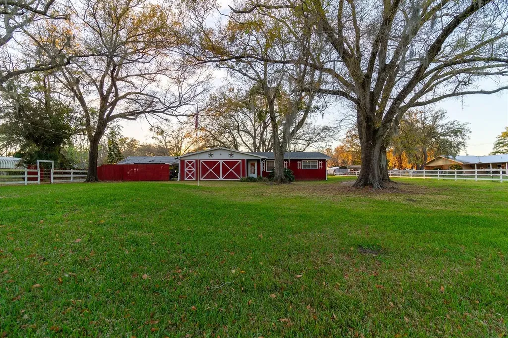 2301 S Wiggins Road Plant City FL 33566