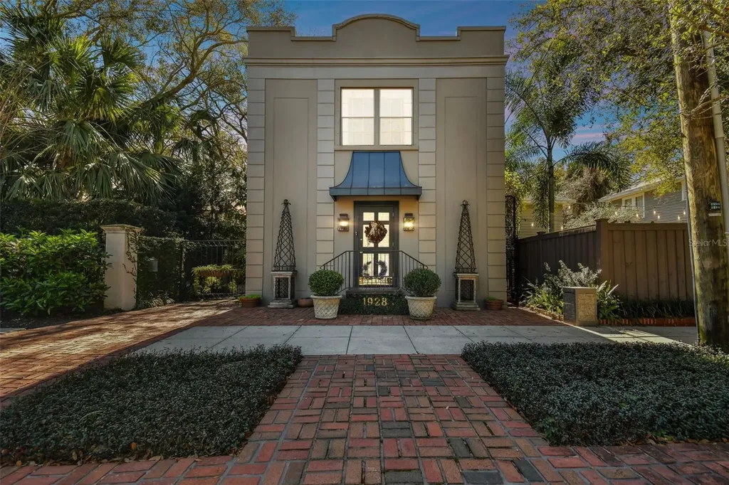 1928 W Richardson Place Tampa FL 33606