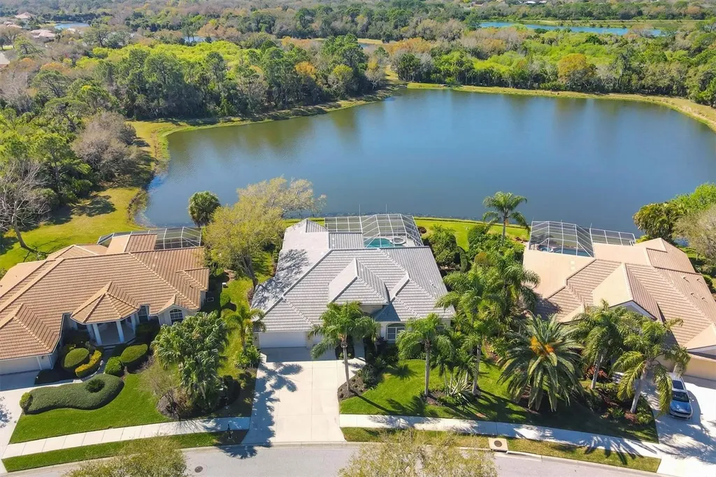 8288 Deerbrook Circle Sarasota FL 34238