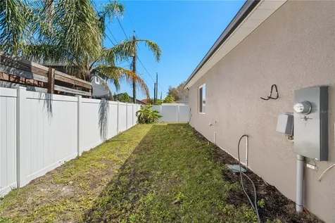 6097 82nd Avenue N Pinellas Park FL 33781