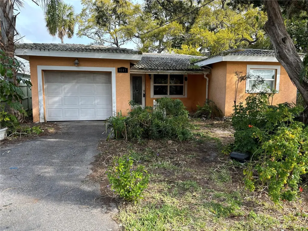 8347 42nd Avenue N St Petersburg FL 33709