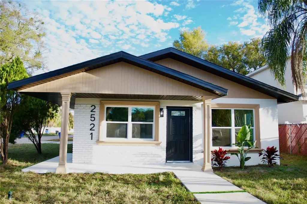 2521 W Hiawatha Street Tampa FL 33614