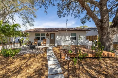 877 49th Avenue N St Petersburg FL 33703