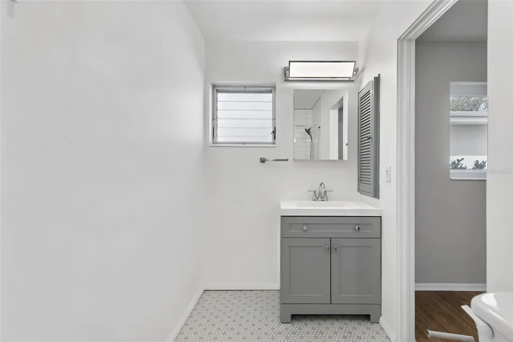 3915 Schwalbe Drive Sarasota FL 34235