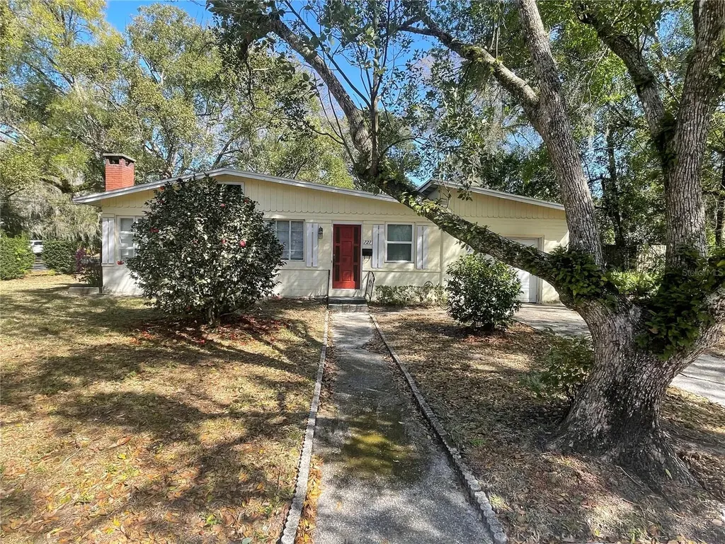 727 N Amelia Avenue Deland FL 32724