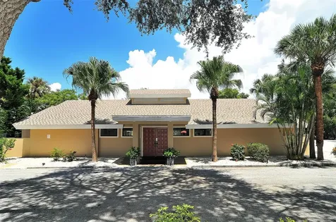 4817 Village Gardens Drive Sarasota FL 34234