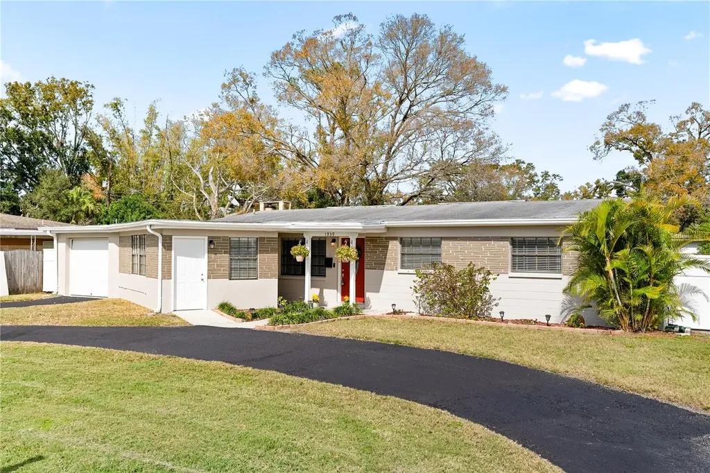 1939 63rd Avenue N St Petersburg FL 33702