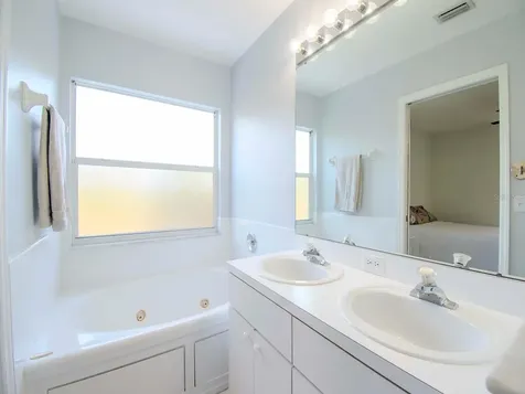 10107 Farmingdale Place Tampa FL 33624