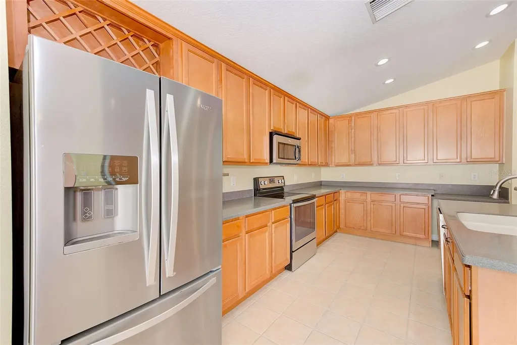 422 Down Pine Drive Seffner FL 33584