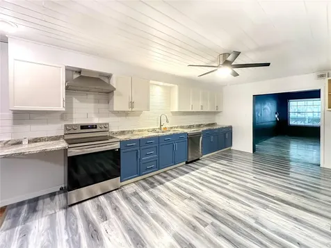 1155 Cr 482n Lake Panasoffkee FL 33538