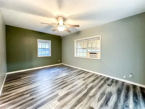 1155 Cr 482n Lake Panasoffkee FL 33538