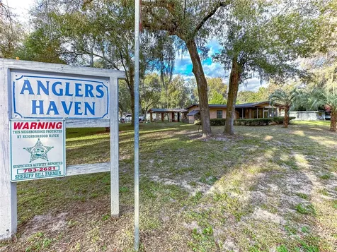 1155 Cr 482n Lake Panasoffkee FL 33538