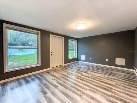 1155 Cr 482n Lake Panasoffkee FL 33538