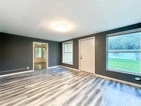 1155 Cr 482n Lake Panasoffkee FL 33538