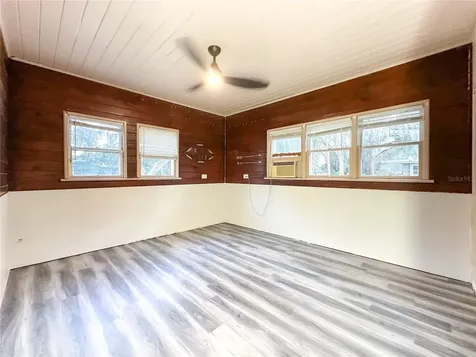 1155 Cr 482n Lake Panasoffkee FL 33538