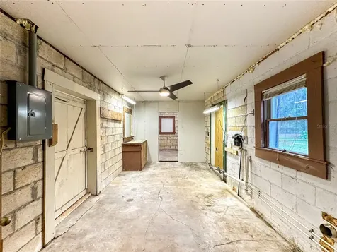 1155 Cr 482n Lake Panasoffkee FL 33538